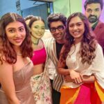 Alisha Prajapati Instagram – THE ONE FROM THE PREMIERE DAY OF @dhuandhaar_film 17-09-2021 ✨ 

An year to this film.🤍✨ 
Those who couldn’t watch it before can now watch in on @shemarooguj and share your valuable feedback. Congratulations @rehan.chaudhary_ To many more ahead. ✨🍀

Sharing few pictures with the loveliest people of my life who always makes sure to be there on my special day. Cannot ask for more. Grateful and Blessed. ♥️ 

Makeup by @ar_makeupofficial 🤍
Styled by @idivyeshtalaviya @styledbydivyesh ✨
Wearing @sewsutra 🌸