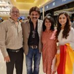 Alisha Prajapati Instagram – THE ONE FROM THE PREMIERE DAY OF @dhuandhaar_film 17-09-2021 ✨ 

An year to this film.🤍✨ 
Those who couldn’t watch it before can now watch in on @shemarooguj and share your valuable feedback. Congratulations @rehan.chaudhary_ To many more ahead. ✨🍀

Sharing few pictures with the loveliest people of my life who always makes sure to be there on my special day. Cannot ask for more. Grateful and Blessed. ♥️ 

Makeup by @ar_makeupofficial 🤍
Styled by @idivyeshtalaviya @styledbydivyesh ✨
Wearing @sewsutra 🌸