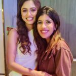 Alisha Prajapati Instagram - THE ONE FROM THE PREMIERE DAY OF @dhuandhaar_film 17-09-2021 ✨ An year to this film.🤍✨ Those who couldn’t watch it before can now watch in on @shemarooguj and share your valuable feedback. Congratulations @rehan.chaudhary_ To many more ahead. ✨🍀 Sharing few pictures with the loveliest people of my life who always makes sure to be there on my special day. Cannot ask for more. Grateful and Blessed. ♥️ Makeup by @ar_makeupofficial 🤍 Styled by @idivyeshtalaviya @styledbydivyesh ✨ Wearing @sewsutra 🌸