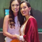 Alisha Prajapati Instagram – THE ONE FROM THE PREMIERE DAY OF @dhuandhaar_film 17-09-2021 ✨ 

An year to this film.🤍✨ 
Those who couldn’t watch it before can now watch in on @shemarooguj and share your valuable feedback. Congratulations @rehan.chaudhary_ To many more ahead. ✨🍀

Sharing few pictures with the loveliest people of my life who always makes sure to be there on my special day. Cannot ask for more. Grateful and Blessed. ♥️ 

Makeup by @ar_makeupofficial 🤍
Styled by @idivyeshtalaviya @styledbydivyesh ✨
Wearing @sewsutra 🌸