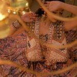 Alisha Prajapati Instagram - What a beautiful setup it was!🤍 Shot for @vastra_designer Shot by @theabhivalera MUA @aanalsavaliya