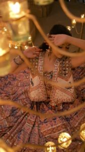 Alisha Prajapati Instagram - What a beautiful setup it was!🤍
Shot for @vastra_designer 
Shot by @theabhivalera 
MUA @aanalsavaliya