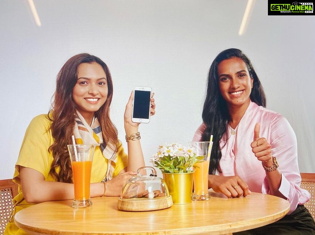 Alisha Prajapati Instagram - Some moments are gold 🥇 Rightly heard, and yes felt the same while sharing screen with the pride of our nation none other than 'PV Sindhu'. ✨🤍 #recentcampaign #bankofbaroda #pvsindhu #alishaprajapati J W Marriott Mumbai