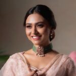 Alisha Prajapati Instagram - 🤍💓🤍 For @zinzuwadiajewellersofficial MUA @saramakeupofficial Styled by @vrinda.fashionstylist