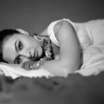 Alisha Prajapati Instagram - आप की आँखों में कुछ महके हुए से राज़ है..🤍 MUAH @ar_makeupofficial 🤍 Styled by @idivyeshtalaviya @styledbydivyesh Wearing @dvfashionstudio Accessories by @culture_signature_jalpathakkar Shot by @jayminprajapatii