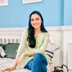 Alisha Prajapati Instagram - As a kid i use to wonder how come these tv characters always have good looking young parents, and obviously now i know the irony being a part of this clan 😝✨ #cutesets #tvc #alishaprajapati #rakshabandhanspecial Mumbai, Maharashtra