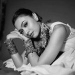 Alisha Prajapati Instagram - आपकी आँखों में.. 🤍 MUAH @ar_makeupofficial 🤍 Styled by @idivyeshtalaviya @styledbydivyesh Wearing @dvfashionstudio Accessories by @culture_signature_jalpathakkar Shot by @jayminprajapatii