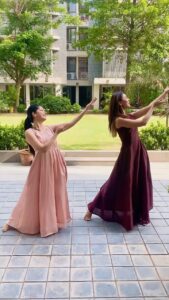 Alisha Prajapati Instagram - Dancing on #sanjayleelabhansali’s classics having @shreyaghoshal’s melodious voice with @alishaprajapati  is surreal. 💕 Part 2/2 ✨
@mansimanch 
@saregama_official 

Credits:
Composed By: Sanjay Leela Bhansali
Singer: Shreya Ghoshal
Lyricist: Siddharth - Garima
Music Arranged by: Raja Pandit
Music Programmed by: Sanjay Jaipurwale
Santoor: Prashant Salil
Tabla: Prashant Sonagra
Rabab: Tapas Roy
Violin: Kailash Patra
Flute: Tejas Vinchurkar
Guitar: Shomu Seal
Bass Guitar: Manas Chowdhary 

#shreyaghosal #indianclassics #semiclassical #trending #dancecover #tujhebhichand #viral #reelinstagram #alishaprajapati #dancereels #sukoon #sanjayleelabhansalimusic