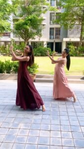 Alisha Prajapati Instagram - Dancing on #sanjayleelabhansali ’s classics having @shreyaghoshal’s melodious voice with @alishaprajapati  is surreal. 💕  Part 1/2 ✨
@mansimanch 
@saregama_official 

Credits:
Composed By: Sanjay Leela Bhansali
Singer: Shreya Ghoshal
Lyricist: Siddharth - Garima
Music Arranged by: Raja Pandit
Music Programmed by: Sanjay Jaipurwale
Santoor: Prashant Salil
Tabla: Prashant Sonagra
Rabab: Tapas Roy
Violin: Kailash Patra
Flute: Tejas Vinchurkar
Guitar: Shomu Seal
Bass Guitar: Manas Chowdhary 

#shreyaghosal #indianclassics #semiclassical #trending #dancecover #tujhebhichand #viral #reelinstagram #alishaprajapati #dancereels #sukoon #sanjayleelabhansalimusic