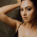 Alisha Prajapati Instagram - Don’t look at the caption, look at me ;) Photographer: @sarang.sashvat Space & Makeup: @aanalsavaliya Creative Direction/Stylist: @drashtigajjar94 Styling Assistance: @rudradave33
