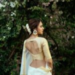 Alisha Prajapati Instagram – माना कि सादगी का दौर नहीं, मगर सादगी से अच्छा कुछ और नहीं! 🤍✨

MUAH by @aanalsavaliya and @team_aanalsavaliyaorange 
Shot by @vishaljoshi0501
Edited by @deepjoshiii_