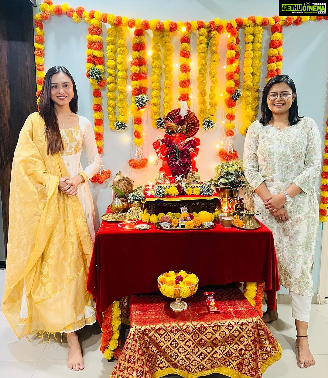 Alisha Prajapati Instagram - Cherish the moments, seek the blessings, and say, 'गणपति बप्पा मोरया' 🙌🌹
