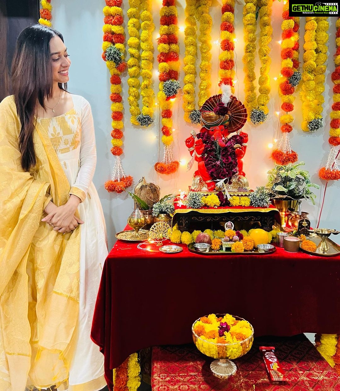 Alisha Prajapati Instagram - Cherish the moments, seek the blessings, and say, 'गणपति बप्पा मोरया' 🙌🌹