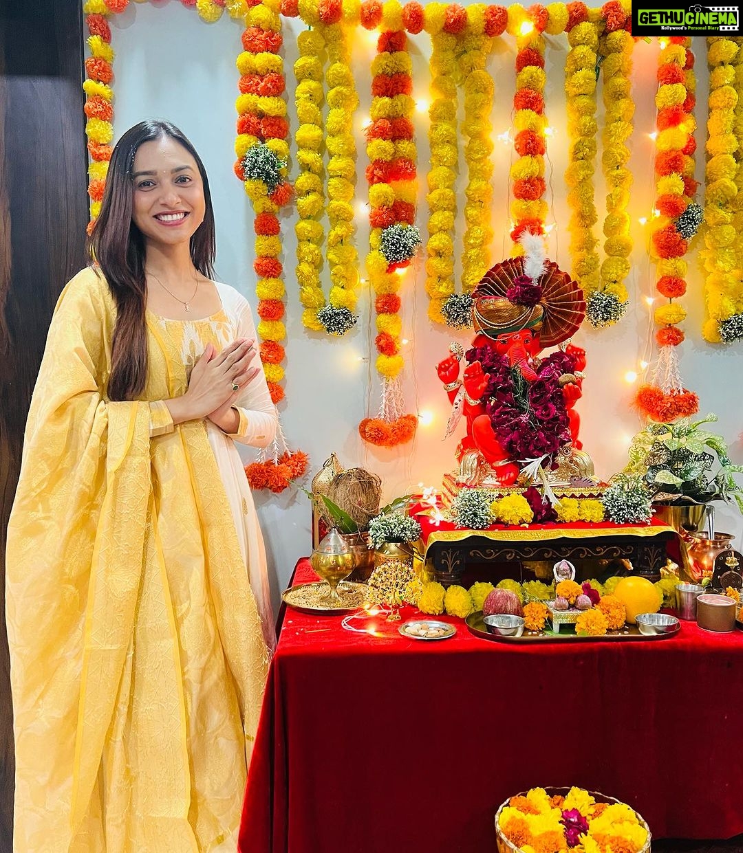 Alisha Prajapati Instagram - Cherish the moments, seek the blessings, and say, 'गणपति बप्पा मोरया' 🙌🌹