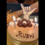 Alisha Prajapati Instagram - Rushi's birthday was quite an adventure. 🤙🏻 It was a really long day of shooting, and the rain was pouring down heavily. The roads were flooded, and on top of that, we were still waiting for Moniyo to arrive from Gandhinagar with no concrete plans in sight. But we didn't give up. We faced the rain together and sang "Happy Birthday" to this idiot, creating a memorable celebration against all odds. Missed you @mansi1818 🫶🏻✨ #30/06/2023 Kake Di Hatti - Ahmedabad