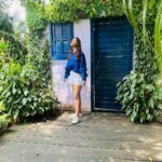 Alisha Prajapati Instagram - The second picture depicts how my mom used to make me stand in front of any picturesque background, and as a well-behaved girl, I would strike a pose 😌 Rustic Villa