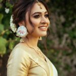 Alisha Prajapati Instagram – माना कि सादगी का दौर नहीं, मगर सादगी से अच्छा कुछ और नहीं! 🤍✨

MUAH by @aanalsavaliya and @team_aanalsavaliyaorange 
Shot by @vishaljoshi0501
Edited by @deepjoshiii_