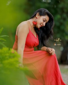 Alphy Panjikaran Instagram - ❤️❤️

@3leaf_photography 📸
@western_lady_ 👗

#picoftheday #instagram #red #color #love #instadaily
