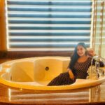 Alphy Panjikaran Instagram - Meet up with family members but ended up in photoshoot obviously as usual 😜😎 #happiness #photoshoot #family #kochi #instagram #inatadaily
