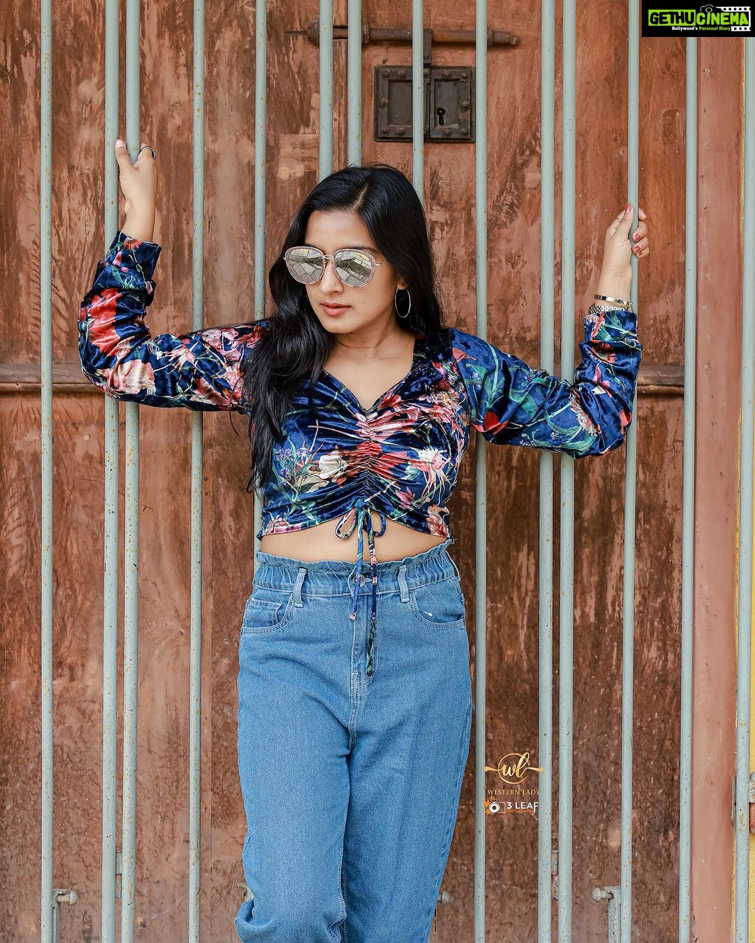 Alphy Panjikaran Instagram - ππ @3leaf_photography πΈ @western_lady_ π #picoftheday #bluelady #weekend #special #instagram #instadaily #happy #peace #love #loveyourself #goodvibes #behappy #explore #kochi #kochidiaries #saturday #vibes #reelsinstagram