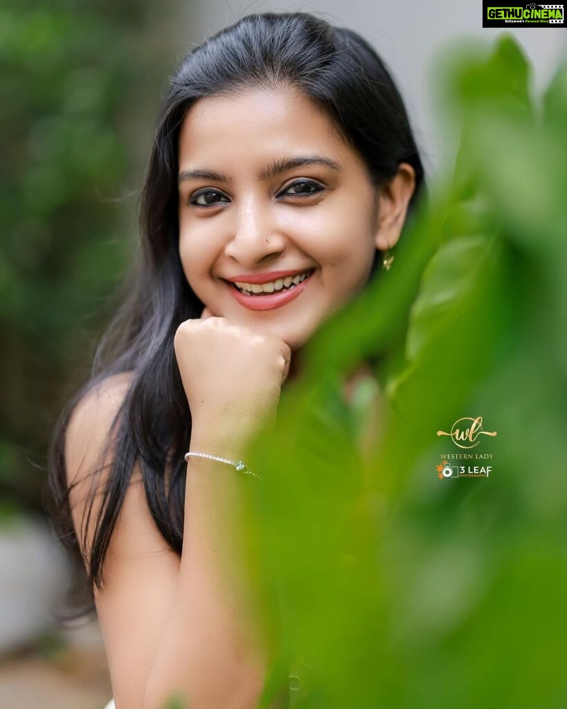 Alphy Panjikaran Instagram - You were born to be real,not to be perfect❤️🕊 @3leaf_photography 📸 @western_lady_ 👗 #picoftheday #happy #peace #selflove #selfcare #instagood #instagram #kochi #fortkochi