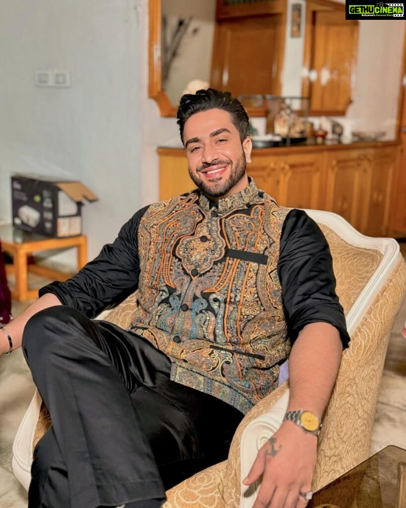 Aly Goni Instagram - Happy Diwali 🪔 ✨ Wearing - @taroobofficial Styled by - @tlmconsultancy