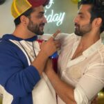 Aly Goni Instagram - My first best friend in mumbai 🫶🏻 our friendship proves that Har din na milne se dosti kam nahi hoti. Aaj bhi isharon mein baat samajh lete hai hum 😂Happy birthday mere bakchod dost ❤️ wish u all the happiness and success in life.. love u bro