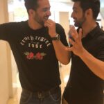 Aly Goni Instagram - My first best friend in mumbai 🫶🏻 our friendship proves that Har din na milne se dosti kam nahi hoti. Aaj bhi isharon mein baat samajh lete hai hum 😂Happy birthday mere bakchod dost ❤️ wish u all the happiness and success in life.. love u bro