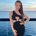 Amber Doig Thorne Instagram - IT’S MY BIRTHDAYYY 🥳🎂🎁 Celebrating another year around the sun 🎉🥰🎉 Happy Birthday to Me