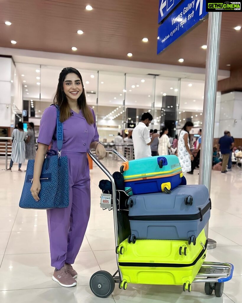 Ameya Mathew Instagram - ഞാൻ ഒരു ദൂരയാത്ര പൂവാ Guys! ✈️🥳🤩 And this journey is going to be really special!😍🧿 Can you Guess where I’m heading to ? ( ഒരു ക്ലൂ തരാം… It’s a ‘North American’ Country !😌🤓) . 📸 @nithin_katticaran 🤩 . #traveltime #travel #wanderlust #✈️ Cochin International Airport