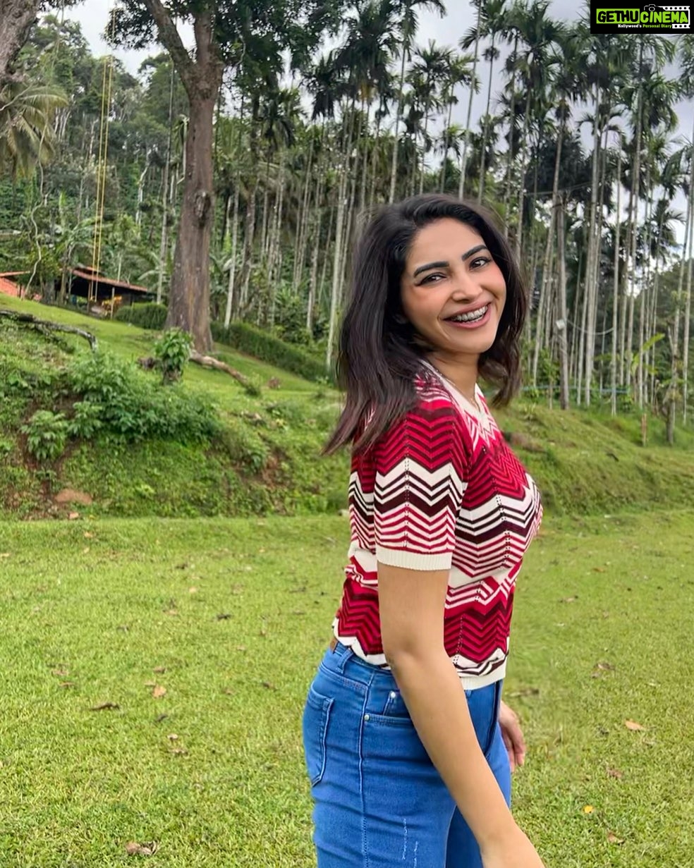 Ameya Mathew Instagram - എന്റെ ഏറ്റവും Happiest moments അവൻ എന്റെ അരികിലായിരിക്കുമ്പോൾ ആണ്… @kirankatticaran 🥹😘🥰💕 Coorg,Karnataka
