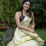 Ameya Mathew Instagram - ലോകത്തിന്റെ എല്ലാ കോണിലുമുള്ള മലയാളികൾക്ക് എൻറെ ഹൃദയം നിറഞ്ഞ 'കേരള പിറവി ആശംസകള്‍' !🙏🏻💫🤍😌 . 📸 @athulraj_photoplay 💄 @neethusmruthy . #keralapiravi #keralite #godsowncountry #❤️ Kochi, India