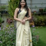 Ameya Mathew Instagram - ലോകത്തിന്റെ എല്ലാ കോണിലുമുള്ള മലയാളികൾക്ക് എൻറെ ഹൃദയം നിറഞ്ഞ 'കേരള പിറവി ആശംസകള്‍' !🙏🏻💫🤍😌 . 📸 @athulraj_photoplay 💄 @neethusmruthy . #keralapiravi #keralite #godsowncountry #❤️ Kochi, India