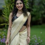 Ameya Mathew Instagram - ലോകത്തിന്റെ എല്ലാ കോണിലുമുള്ള മലയാളികൾക്ക് എൻറെ ഹൃദയം നിറഞ്ഞ 'കേരള പിറവി ആശംസകള്‍' !🙏🏻💫🤍😌 . 📸 @athulraj_photoplay 💄 @neethusmruthy . #keralapiravi #keralite #godsowncountry #❤️ Kochi, India