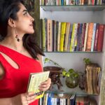 Ameya Mathew Instagram - എന്തൊക്കെ പറഞ്ഞാലും കുട്ടിക്കാലത്ത് ‘Tinkle’ / ‘ബാലരമ’ വായിച്ചപ്പോൾ കിട്ടിയ സംതൃപ്തി ഒന്നും വേറെ ഒരു ബുക്കിനും തരാൻ കഴിഞ്ഞിട്ടില്ല…! 😌🤓😬📚👻 . 📸 Amma 😘 #tinkle #choldhoodmemories #nostalgia #happiness #loveforbooks Kochi, India