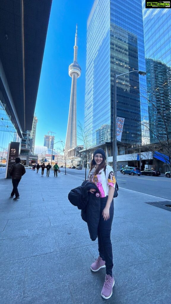 Ameya Mathew Instagram - അപ്പോ ഇതായിരുന്നല്ലേ CN Tower…സംഭവം കൊള്ളാം…🤩😍🥳 🎥 @kirankatticaran 😘💞 . #cntower #toronto #canada #wanderlust Downtown Toronto