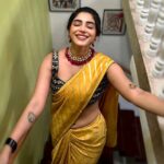 Ameya Mathew Instagram - നന്മയും,സന്തോഷവും നിറഞ്ഞ നവരാത്രി ആശംസകള്‍ നേരുന്നു.✨🤩😌🪔 . 📸 @teresaroseboby 🙌 . #navarathri #happyday #celebrations Kochi, India