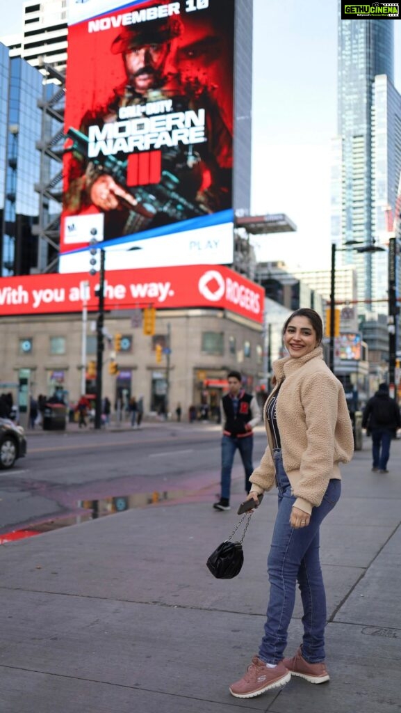Ameya Mathew Instagram - കാനഡയിലേക്ക് കടൽ കടന്നൊരു കേരളക്കാരി !!😌✈🥳 From one adventure to the next 🌎 Hello, Canada!👋🤩🇨🇦🍁 . #canada #dreamdestination #landofmapleleaves #explorecanada #wanderlust #transition Downtown, Toronto
