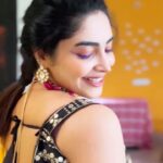 Ameya Mathew Instagram - शुभ नवरात्रि! ✨💫😌💛 . 🎥 @teresaroseboby 🥰 #happynavaratri #reelitfeelit #transition #💛 Kochi, India