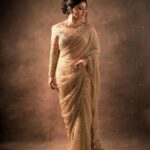 Ammu Abhirami Instagram - இனிய தீபாவளி நல்வாழ்த்துக்கள்✨ Outfit: @nirali_design_house Makeup: @makeup_by_kez Hair: @banuhairstylist Photography: @haran_official_ Jewellery: @challani_jewellery Location: @gbstudio_films