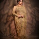 Ammu Abhirami Instagram - இனிய தீபாவளி நல்வாழ்த்துக்கள்✨ Outfit: @nirali_design_house Makeup: @makeup_by_kez Hair: @banuhairstylist Photography: @haran_official_ Jewellery: @challani_jewellery Location: @gbstudio_films