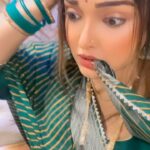 Amrapali Dubey Instagram - Phone par reel dekhat rahni didi 😦