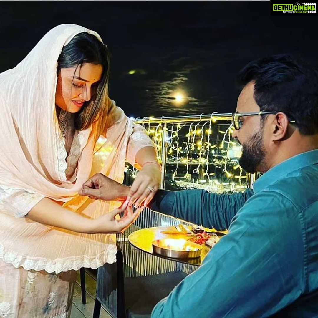 Amrapali Dubey Instagram - Happiest birthday bhai 😘❣️ @ananjayraghuraj007 khub khush raho, swasth raho, mast raho aur dirghayu raho 😘♥️