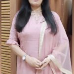 Amrapali Dubey Instagram - My mumma @usha.dubey1964 🥹and her immense beauty 😍 ain’t she the prettiest 🥹😘♥️ #appreciationpost💕 #missingyoumumma #homesick #londondiaries