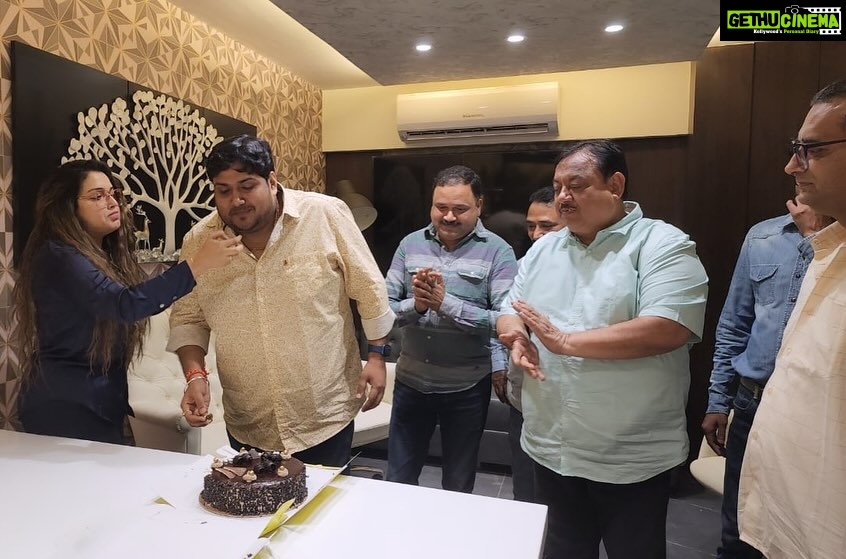 Amrapali Dubey Instagram - @prashantnishant ‘s birthday celebration at @yashifilms.official 🫰🏻 with @abhaysinha181 bhaiya @tiwaripankajkumar bhaiya @dirrajnish ji #vinodgupta ji and @ranjan_sinha_pro ji