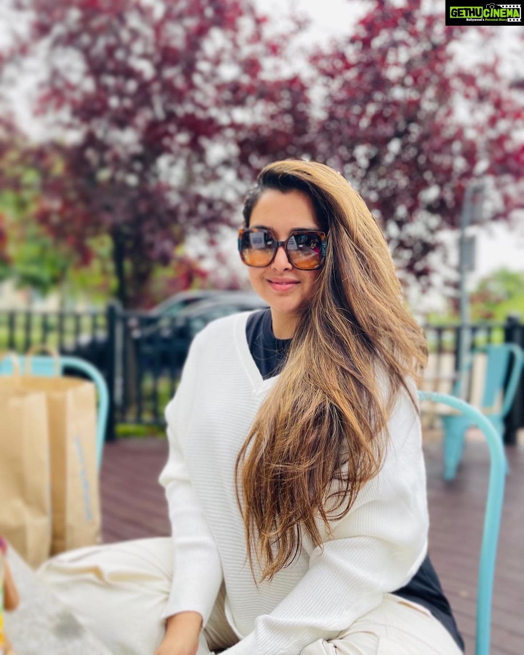 Amrapali Dubey Instagram - 🍁🥀♥️ #londondiaries #nirahuahindustani4