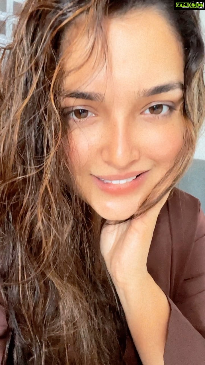 Amrapali Dubey Instagram - Shadi Mubarak film aap sab ke beech @srkmusic ke youtube channel par bhi aa chuki hai… please watch and shower your love 🥰🙏🏻 link in bio 🥰