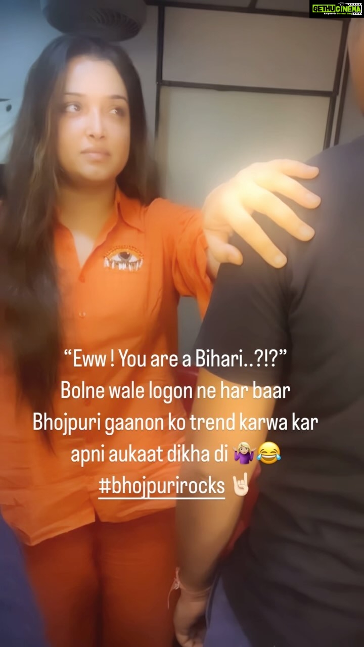 Amrapali Dubey Instagram - No offence but Bhojpuri gaane sunke nachte sab hain.. bas accept nahi karte 😂🙏🏻 #trending #bhojpurirocks🤘🏻