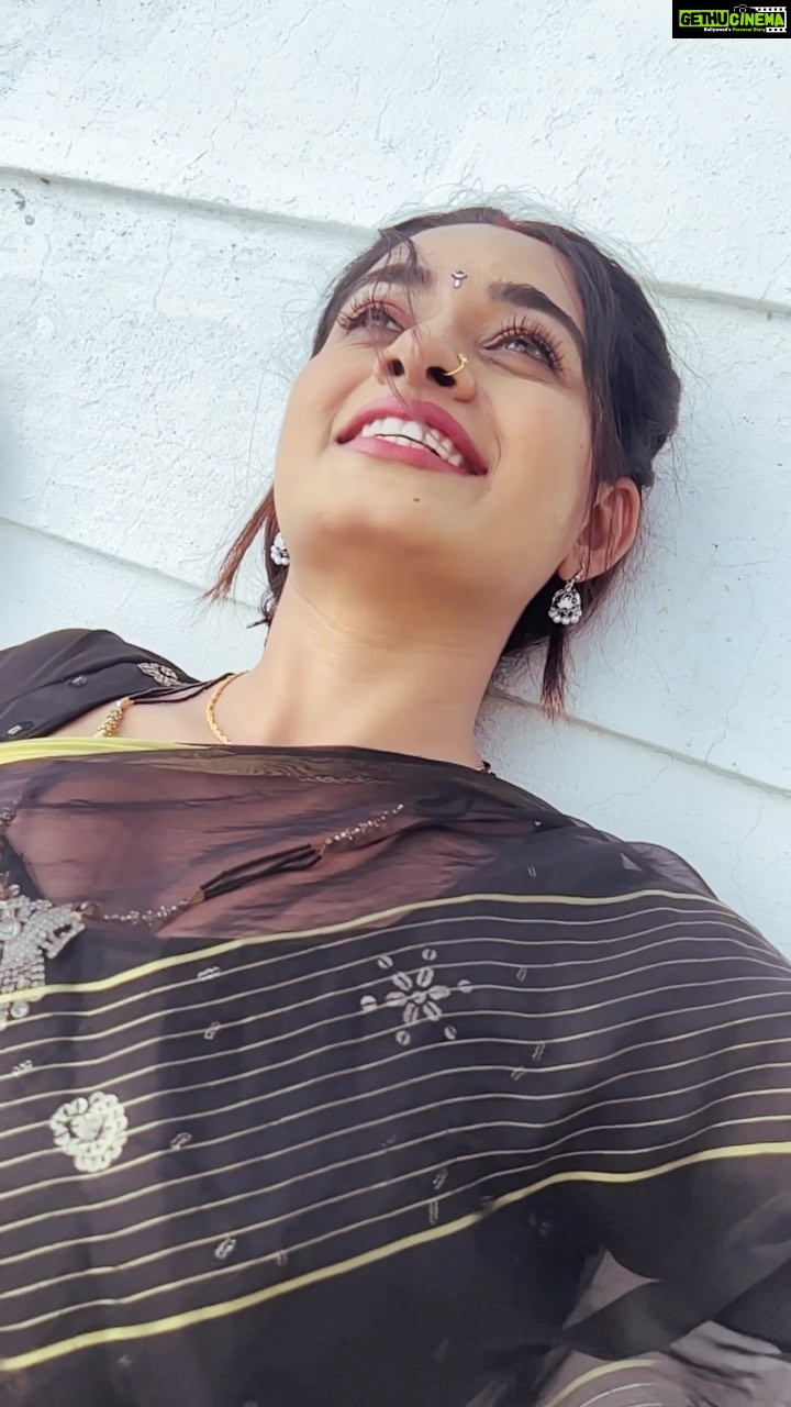 Amrapali Dubey Instagram - Aajkal ka mera fav song ❤️❤️❤️ Full of emotions, dedication in love , meri aankhe bhar aayi ye gana dekh ke 🥺 @aamrapali1101 ji & @dineshlalyadav ji Love you @priyankasingh_official ji , proud of you ❤️🙏💫 Great congratulations @kavipyarelal.yadavv bhaiya , @rajnish4music ji🎉🎉 Suprb trailer nd songs too 😘😘😘😘 #congratulations #to #the #whole #team 🎉🎉🎉🎉😃😃😃