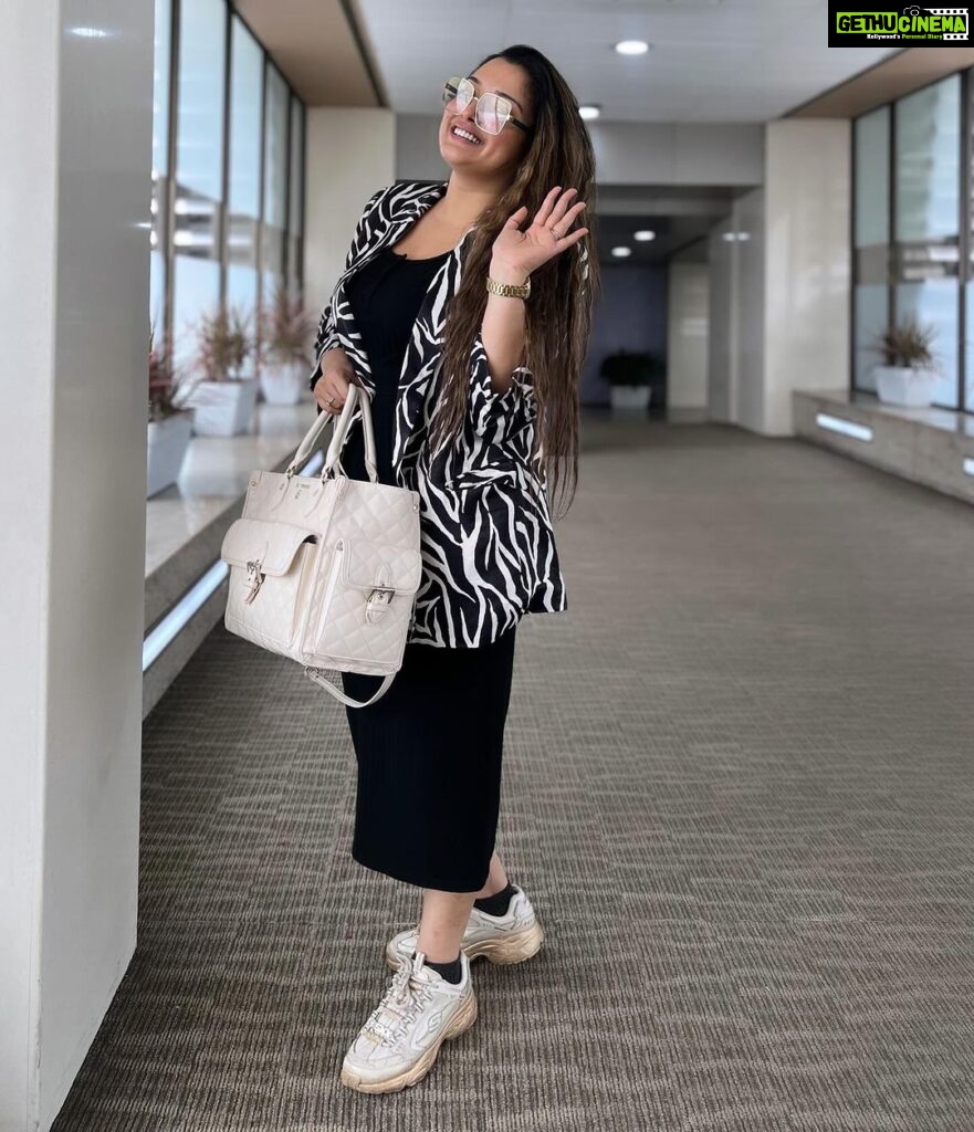 Amrapali Dubey Instagram - Always happy while travelling to बनारस 🥰♥